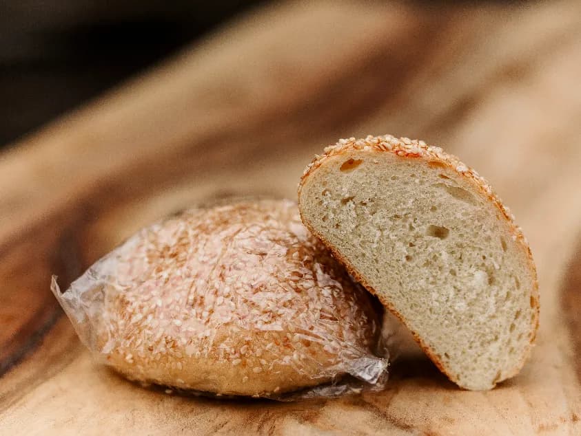 Булочка з кунжутом